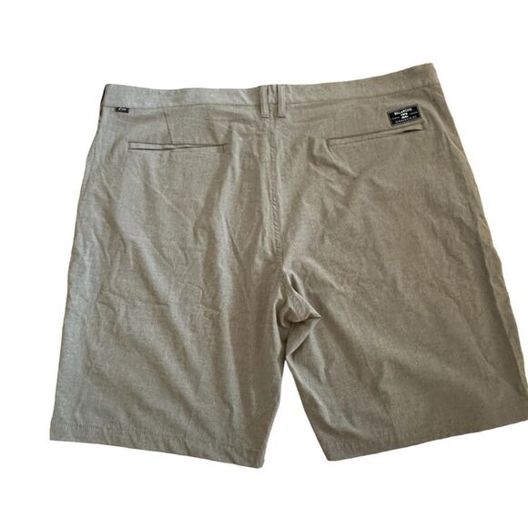 Billabong ~ Mens Hybrid Shorts ~ size 42 ~ two side pockets ~ back pockets - Picture 2 of 12